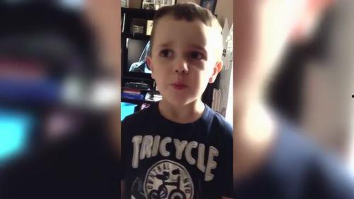 成人趴地上哭的视频,成人趴地哭泣，情感释放的瞬间