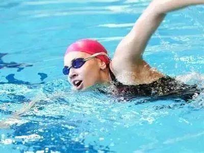 游泳成人漂袖子视频,成人游泳教学视频解析