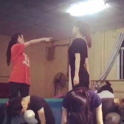 成人简单的男孩舞蹈视频,轻松学跳简单成人舞蹈教程