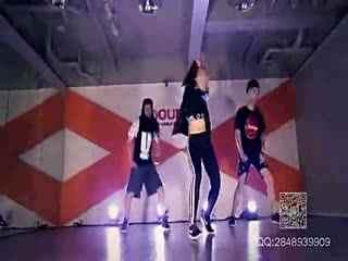 成人简单的男孩舞蹈视频,轻松学跳简单成人舞蹈教程