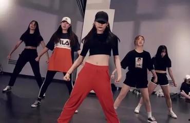 成人街舞女独舞视频大全,展现舞者风采与魅力