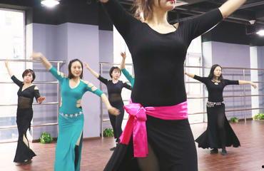 成人吊带睡裙跳舞视频,成人吊带睡裙舞蹈魅力瞬间