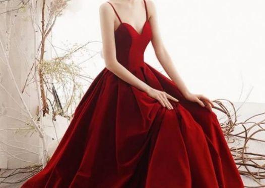 成人礼红色礼服视频,红色礼服下的青春誓言